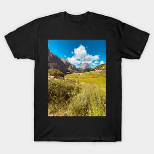 Landscape photo of mountains in the italian Alps T-Shirt